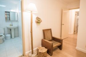 Koupelna v ubytování HILLSIDE Nest Townhouse in Subic Bay with Self-Serve Breakfast- Full AC, Monkeys, Pet Friendly with a Fee