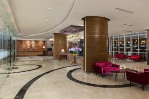 Vstupní hala nebo recepce v ubytování The Alana Yogyakarta Hotel and Convention Center
