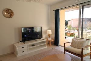 TV a/nebo společenská místnost v ubytování I Tramizzi - Maison 3 Chambres à Bonifacio + 31 fotografií
