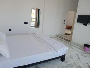 a white room with a bed and a window at Bagol Niwas in Udaipur +22 photos