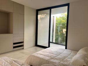 Ένα ή περισσότερα κρεβάτια σε δωμάτιο στο Penthouse Elementos Cozumel Torre Fuego