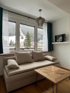 Televízia a/alebo spoločenská miestnosť v ubytovaní Stubnerkogel Apartments + 20 fotografií