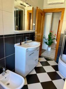 Koupelna v ubytování Beachview Apartments Podstrana