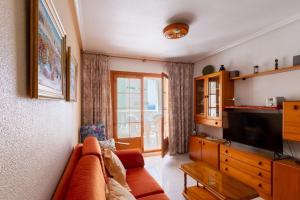 Μια τηλεόραση ή/και κέντρο ψυχαγωγίας στο The Coastal Paradise - 1a Linea Beach and views