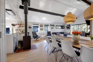 Dapur atau dapur kecil di Cozy Summerhouse In An Incredibly Scenic Location +32 gambar