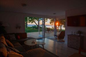 Posezení v ubytování Cottage With Panoramic View Of Lammefjorden