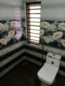 Koupelna v ubytování Keerthis Home Stay