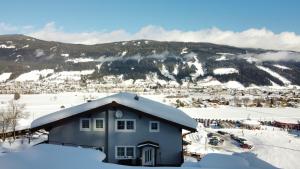 En generel udsigt til bjerge eller udsigt til bjerge taget fra lejligheden + 6 billeder