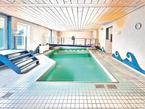 Bazén v ubytování WAGNERS Hotel Schönblick, C&C Hotels und Vertrieb GmbH nebo v jeho okolí