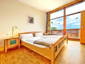 Postel nebo postele na pokoji v ubytování WAGNERS Hotel Schönblick, C&C Hotels und Vertrieb GmbH + 13 fotografií