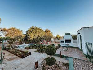 a backyard with a garden and a house at Lekkerbly Self Catering in Pofadder