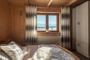 Posteľ alebo postele v izbe v ubytovaní Apartamenty u Lolka
