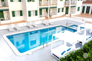 an image of a swimming pool at a hotel at Apartamentos Annabel's II in Cala Galdana