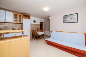 Kuchyň nebo kuchyňský kout v ubytování DRAGAN + 80 fotografií