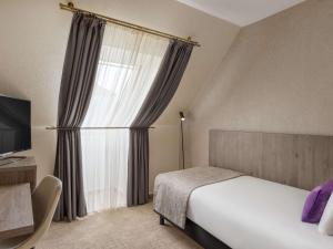 Postel nebo postele na pokoji v ubytování Mercure Budapest Korona