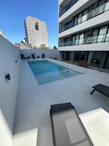 a swimming pool on the side of a building at Edificio Grimm in Puerto Madryn