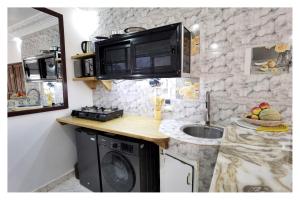 Η κουζίνα ή μικρή κουζίνα στο "Le BAOBAB" - CALME - CLIM - WIFI - White Butterfly Hotels