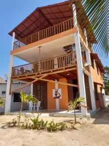 a house on the beach with a balcony at Cabaña frente al mar de San Antero in San Antero