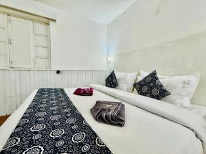 Letto o letti in una camera di Silver Land with mountain view - A River side property