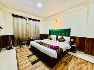 Letto o letti in una camera di Silver Land with mountain view - A River side property