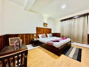 Letto o letti in una camera di Silver Land with mountain view - A River side property