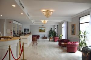 TV a/nebo společenská místnost v ubytování Nouvel Hotel Des Bains