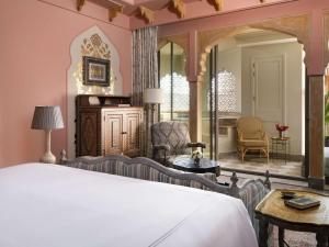 Raffles Jaipur客房内的一张或多张床位