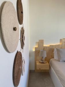 a bedroom with a bed and a clock on the wall at Tropical Suite 22 B in Santa Maria