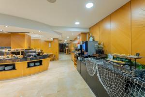 ครัวหรือมุมครัวของ Hotel del Mar