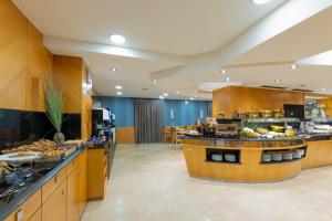 ครัวหรือมุมครัวของ Hotel del Mar