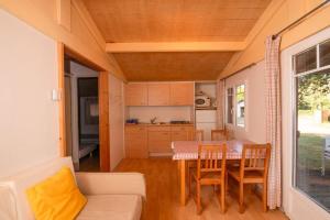 Kuchyň nebo kuchyňský kout v ubytování Camping Onlycamp L'Argenté