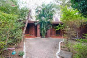 Treebo Premium Mowgli's Den, Pench外面的花园