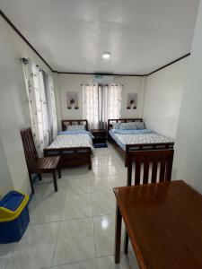 Biliár nebo kulečník v ubytování Princesa Michaella Hostel + 35 fotografií