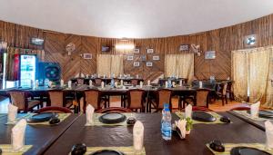 Restaurace v ubytování Treebo Premium Mowgli's Den, Pench + 37 fotografií