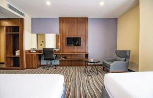 a hotel room with a bed and a desk and chair at Yalçın Resort Hotel in Korgan