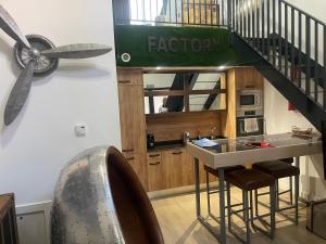 Kuchyň nebo kuchyňský kout v ubytování Barajas Loft