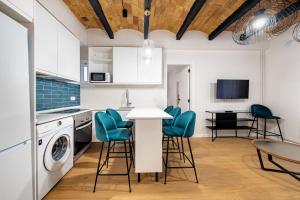 Kuchyň nebo kuchyňský kout v ubytování BeBarceloner Eixample Apartments - 4 bedrooms