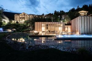 Bazén v ubytování Adler Spa Resort Balance nebo v jeho okolí