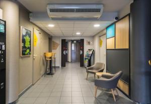 TV a/nebo společenská místnost v ubytování B&B HOTEL Metz Semécourt