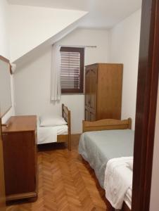 Postel nebo postele na pokoji v ubytování Apartmani Milena