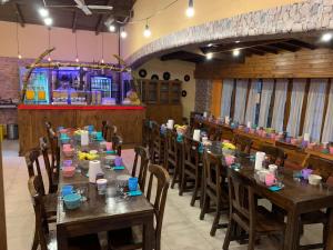 Restoran või mõni muu söögikoht majutusasutuses Lemon Tree Hostel