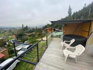 Balkón nebo terasa v ubytování Glamping Colina Campestre Domo + 16 fotografií