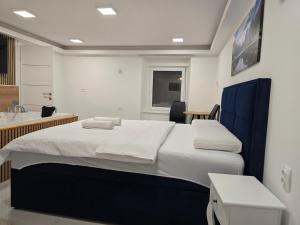 Foto de la galería de Edy Deluxe Room - Sauna & Jacuzzi en Zagreb 24 fotos más