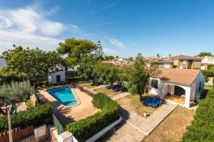 The swimming pool at or close to Bungalows ses malves