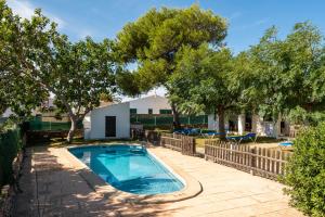 The swimming pool at or close to Bungalows ses malves