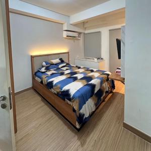 Ένα ή περισσότερα κρεβάτια σε δωμάτιο στο Apartemen Patraland Urbano By Public Room