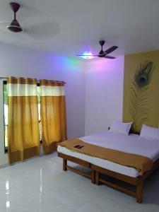 Ένα ή περισσότερα κρεβάτια σε δωμάτιο στο Anand Homestay