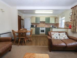 a living room with a couch and a table at Cwellyn in Pwllheli