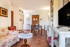TV a/nebo společenská místnost v ubytování Agriturismo Bio Fattoria Casetta