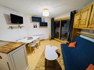 Kuchyň nebo kuchyňský kout v ubytování Les deux Alpes - vue sur les pistes - centre station + 4 fotografie